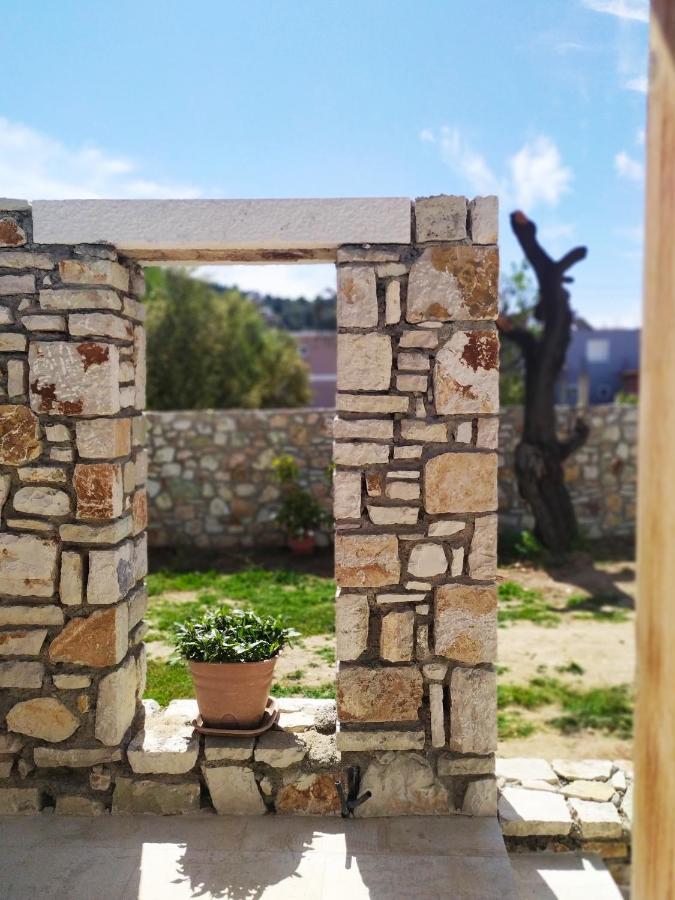Tonea's * Himare
